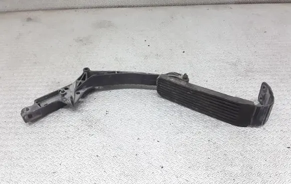 Mercedes-Benz E W210 Accelerator throttle pedal 2103010520