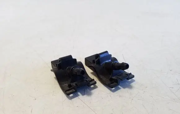 Windshield washer spray nozzle
