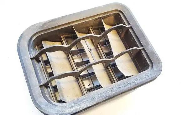Skoda Octavia Mk2 (1Z) Air intake duct part 1H0819465E