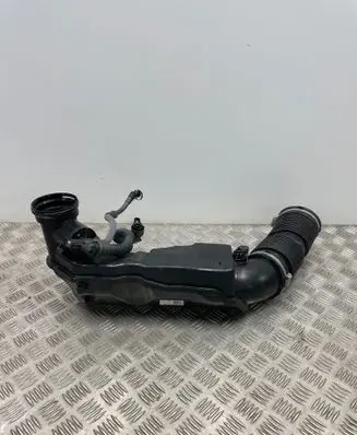 BMW 2 Active Tourer U06 Intake resonator 8489423