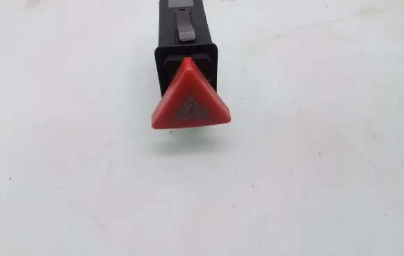 Skoda Octavia Mk1 (1U) Hazard light switch