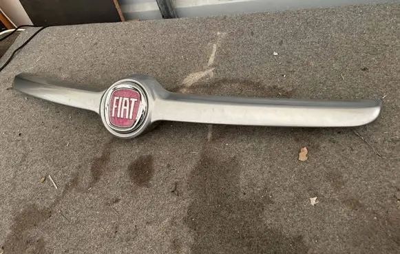 Fiat 500L Front bumper upper radiator grill