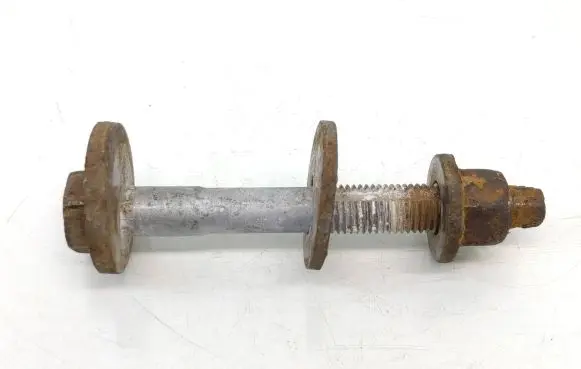 Volkswagen PASSAT B7 Rear suspension camber bolt 
