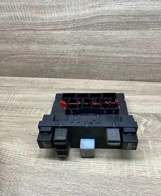 Volkswagen PASSAT CC Fuse module 3C8937049E 28143246