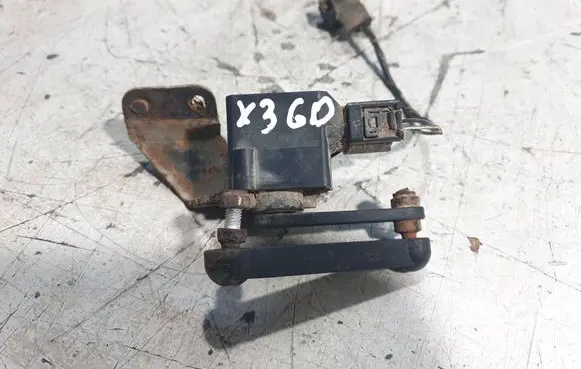 BMW X3 E83 Headlight/headlamp level sensor 1093698 060504