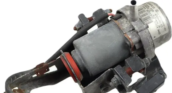 Mercedes-Benz C W203 Vacuum pump A2034300032