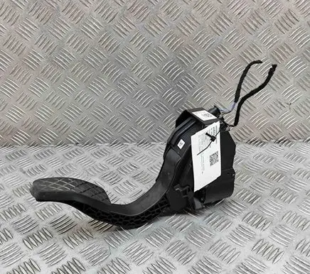 Porsche Cayenne (9Y0 9Y3) Accelerator throttle pedal 4M2723523B