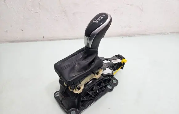 Volvo S80 Gear shifter/selector 31367921