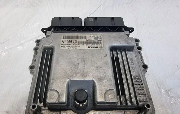 Opel Crossland X Engine control unit/module 9830225780