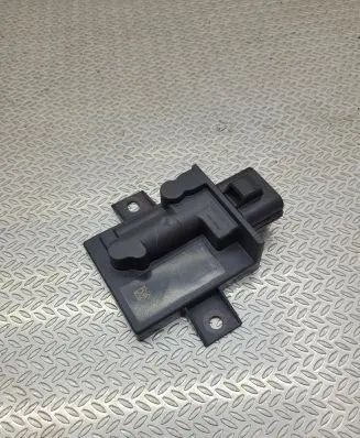 Jaguar XE Fuel injection pump control unit/module FK729D370AD
