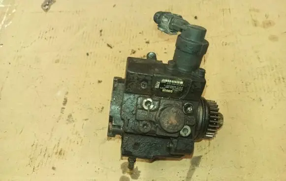 Renault Master III Fuel injection high pressure pump 0445010234