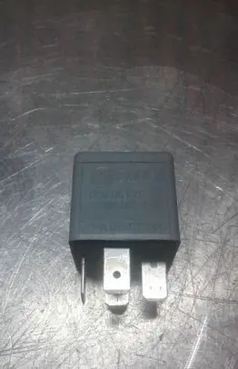 Volkswagen PASSAT B6 Other relay 8D0951253A V23134B52X301