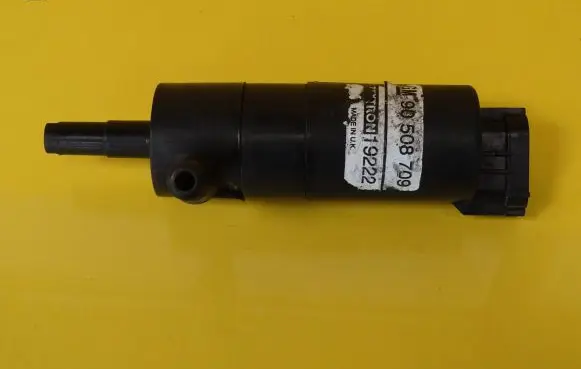 Opel Signum Headlight washer pump 90508709