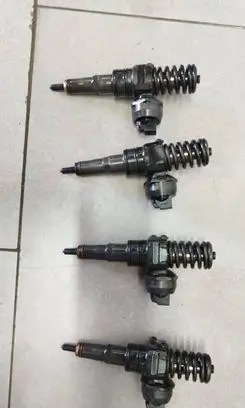 Volkswagen Golf V Fuel injectors set 038130073AJ