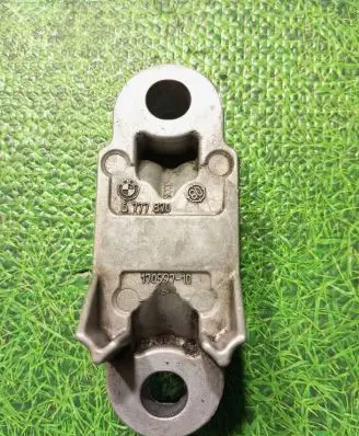 BMW 7 F01 F02 F03 F04 Sway bar bush bracket, front 6777870