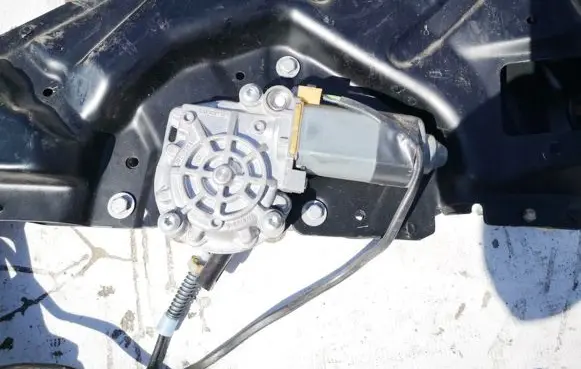 Audi A6 S6 C4 4A Front door window regulator motor 0531826001