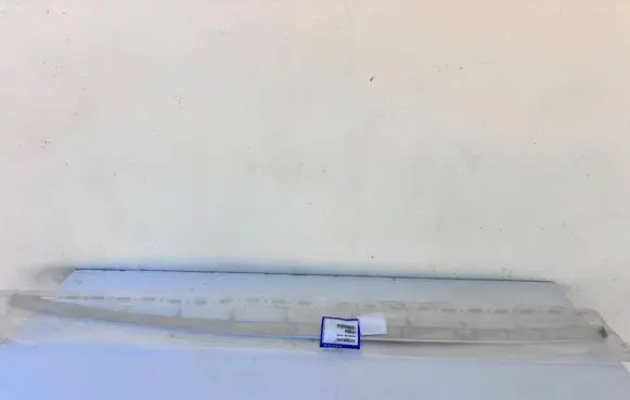 Volvo XC90 Rear bumper trim bar molding 32399245