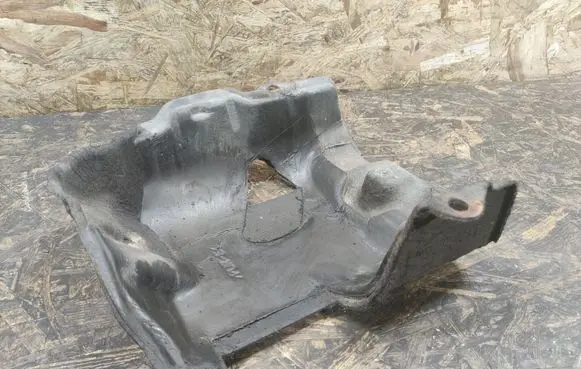 Hyundai i30 Heat shield in engine bay 
