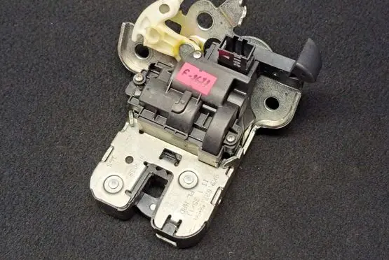 Tailgate/trunk/boot lock/catch/latch