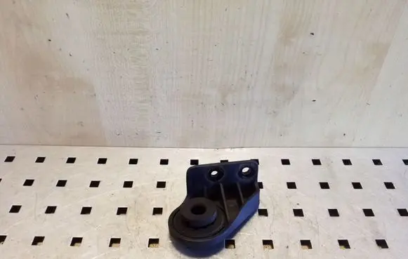 Radiator mount bracket