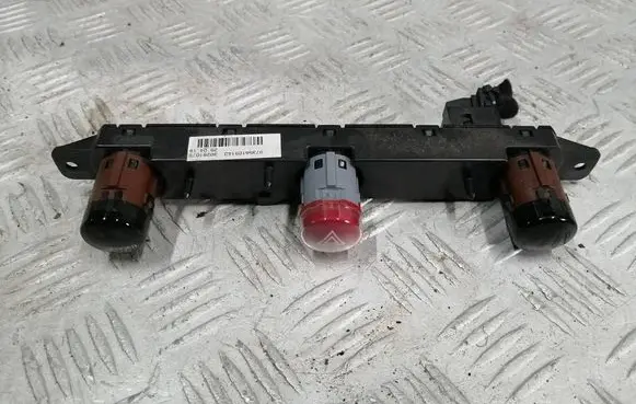 Fiat 500X Hazard light switch 07356109140 30281079