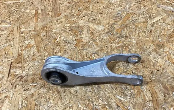 Porsche Macan (95B) Front shock absorber mounting bracket 95b199331b