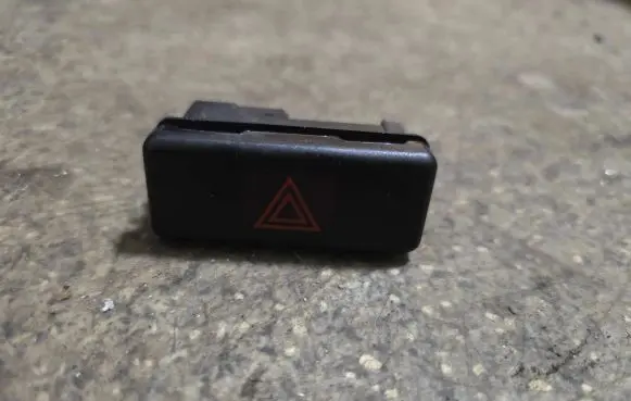 BMW 5 E39 Hazard light switch 8350947