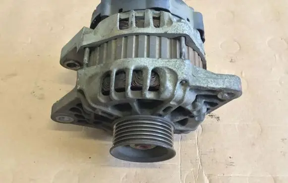 Hyundai i30 Generator/alternator 373002B101