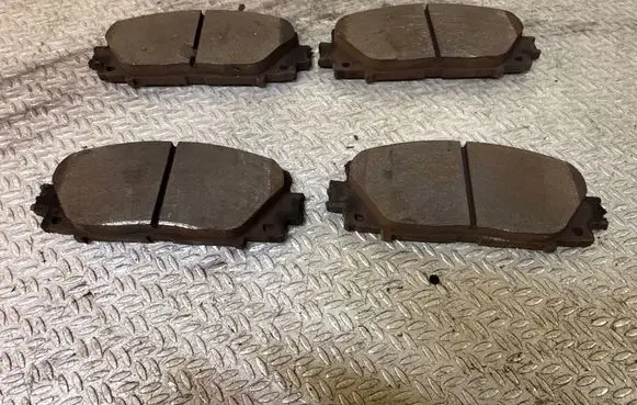 Toyota Prius (XW30) Brake pads (front)