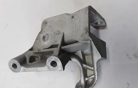 Volvo S90, V90 Engine mounting bracket 31430490