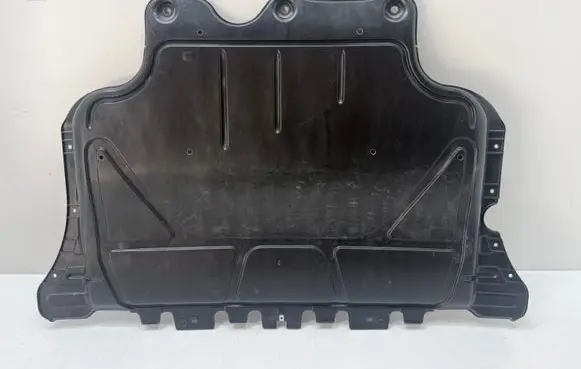 Volkswagen PASSAT B8 Engine splash shield/under tray 3Q0825236D