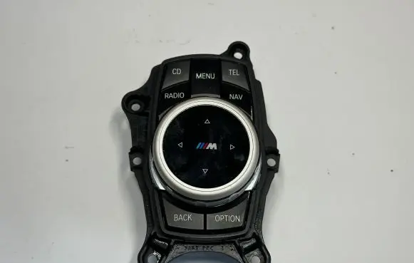 Head unit multimedia control