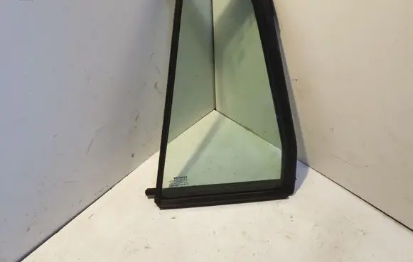 Renault Laguna II Rear vent window glass 43R00049 8200000791