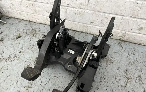 Opel Astra K Pedal assembly 39094154