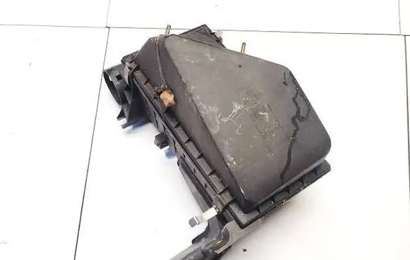Mitsubishi Carisma Air filter box mb957381 mr224492
