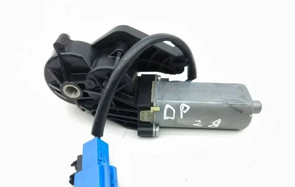 Mercedes-Benz C W203 Seat adjustment motor 0390203208