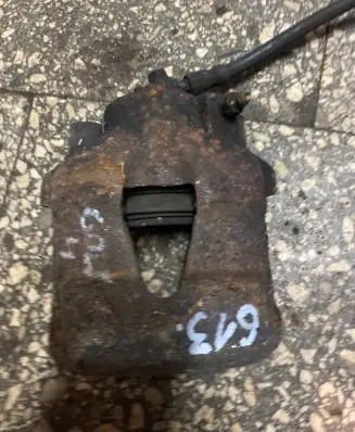 Volkswagen Golf IV Front brake caliper