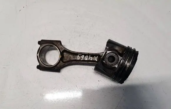 Opel Vectra B Piston with connecting rod 