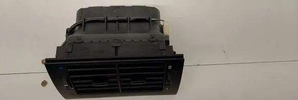 BMW 5 E39 Dash center air vent grill 37620