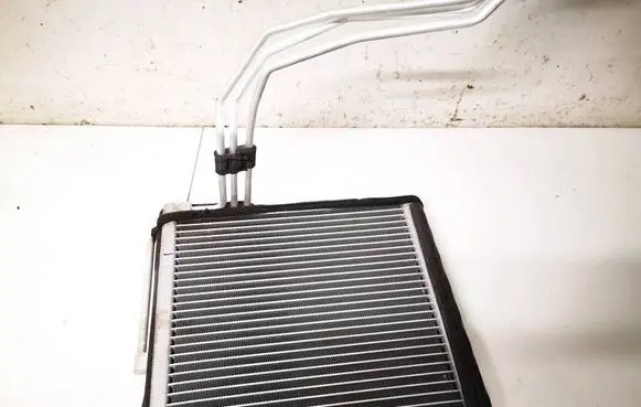 Tesla Model Y A/C cooling radiator (condenser) a80021s 2312130647