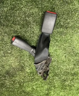 Toyota Avensis T250 Rear seatbelt buckle 75011019865