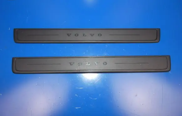 Volvo XC40 Foot area side trim 
