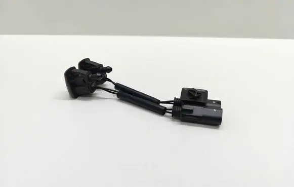 BMW 5 E60 E61 Windshield washer spray nozzle 7137969 1378908