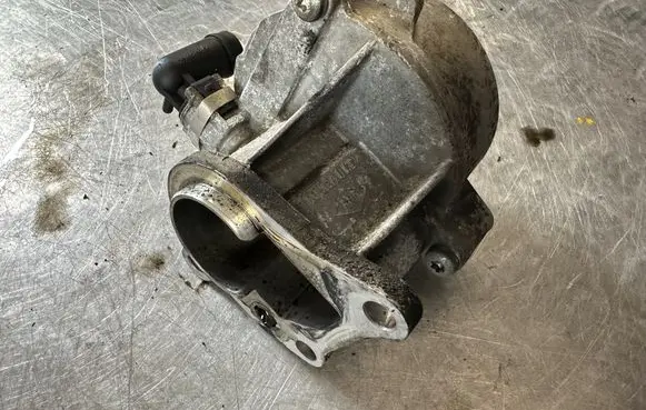 Renault Scenic II - Grand scenic II Vacuum pump