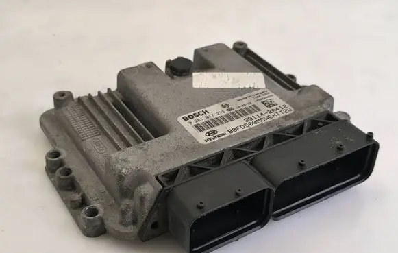 Hyundai i30 Engine control unit/module 391142A412 1039S44690 0281017213