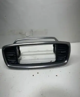 KIA Sorento Dashboard center trim panel 