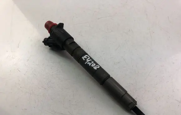 Volvo V60 Fuel injector 31303238