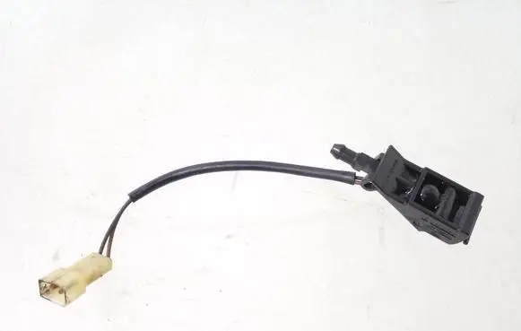 Volkswagen PASSAT B5.5 Windshield washer spray nozzle 8E0955986A