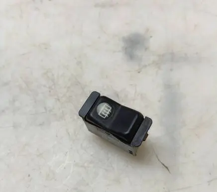 Mercedes-Benz W123 Windscreen/window heater switch 0008206110 03812516