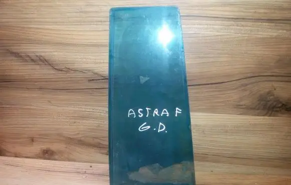Opel Astra F Rear vent window glass 
